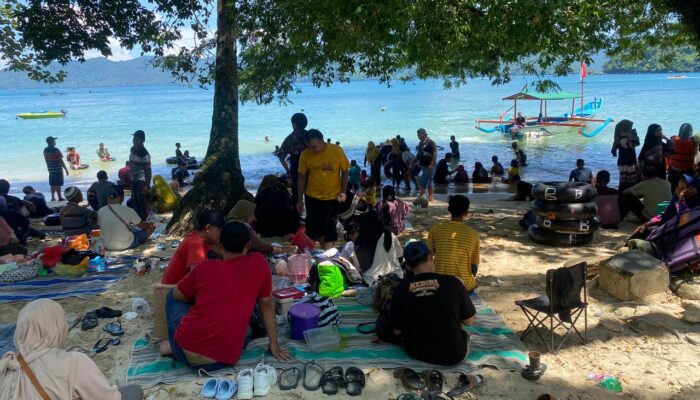 Libur Akhir Sekolah Wisata Pantai Selatan, Trenggalek Ramai Dikunjungi