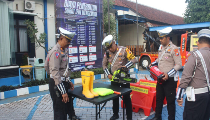 Satlantas Polres Trenggalek Siaga Hadapi Musim Hujan, Persiapkan Peralatan Antisipasi Bencana