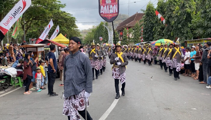 Satreskrim Polres Trenggalek Berperan Sebagai Bregada Pusaka dalam Peringatan Hari Jadi Trenggalek ke-830