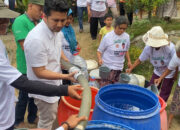 Emil Dardak Salurkan Bantuan Air Bersih di Trenggalek, Ajak Warga Hadapi Kekeringan